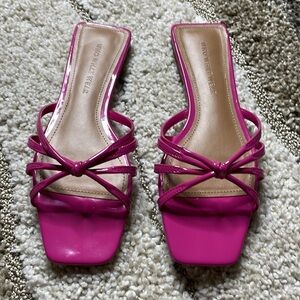 Who what wear Ericka Sandal In Magenta Faux Leather